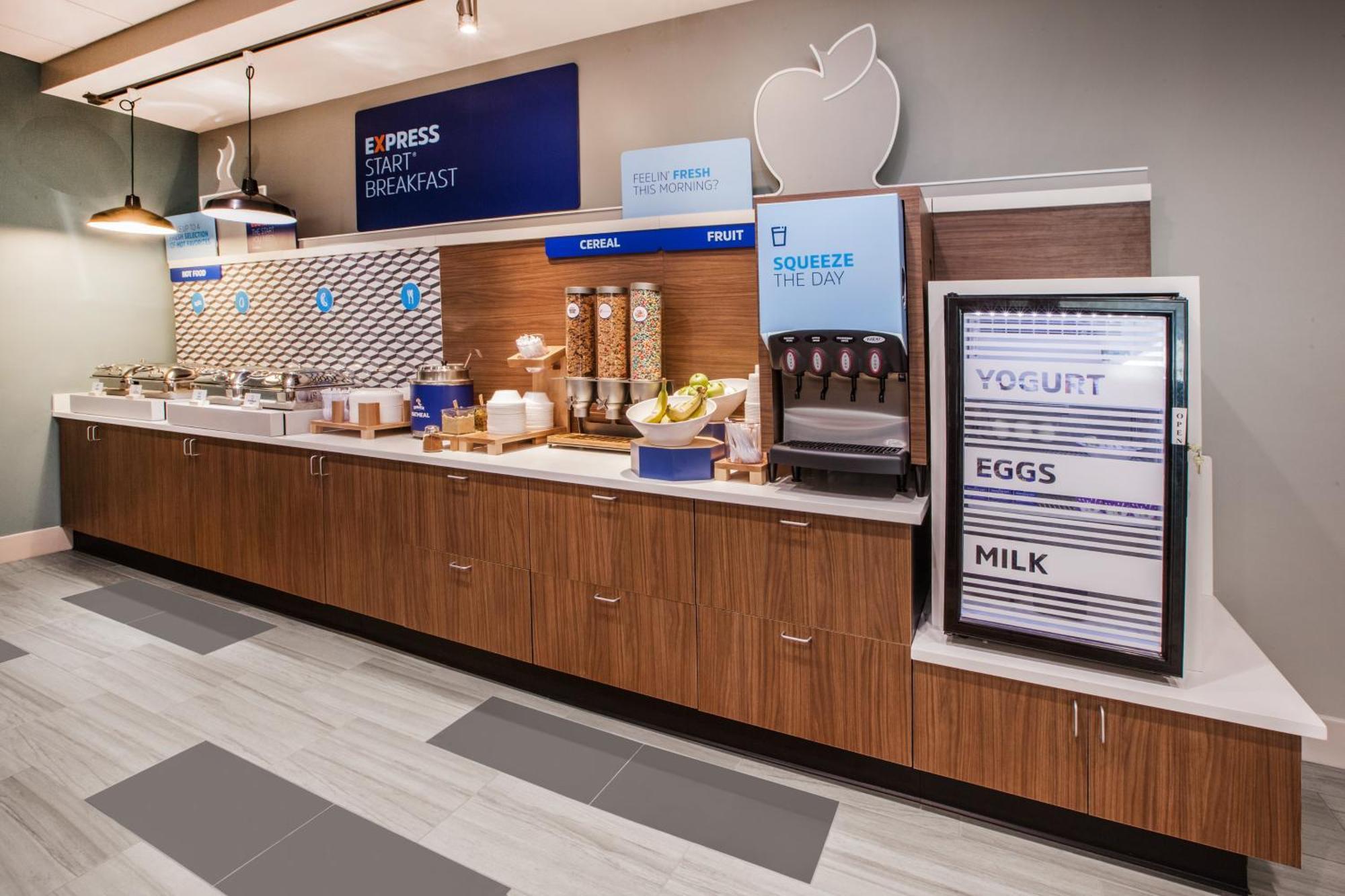 Express - By Ihg Strathroy