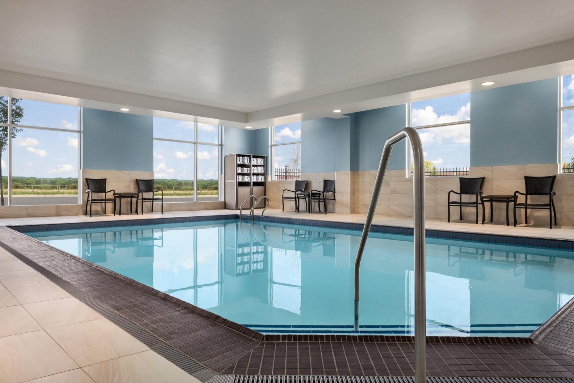 Express - By Ihg 3* Strathroy